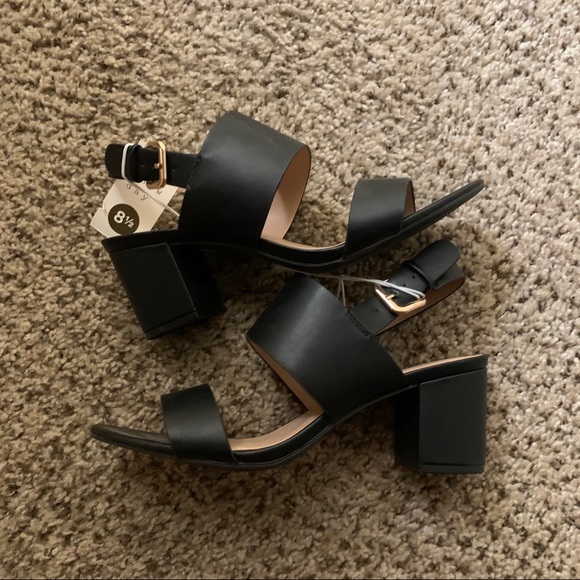 SOLD Faux leather two strap sandal pumps - Picture 4 of 6